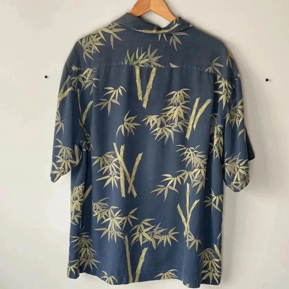 Hilo Hattie  | Silk Short Sleeve Button Down - Picture 3 of 5